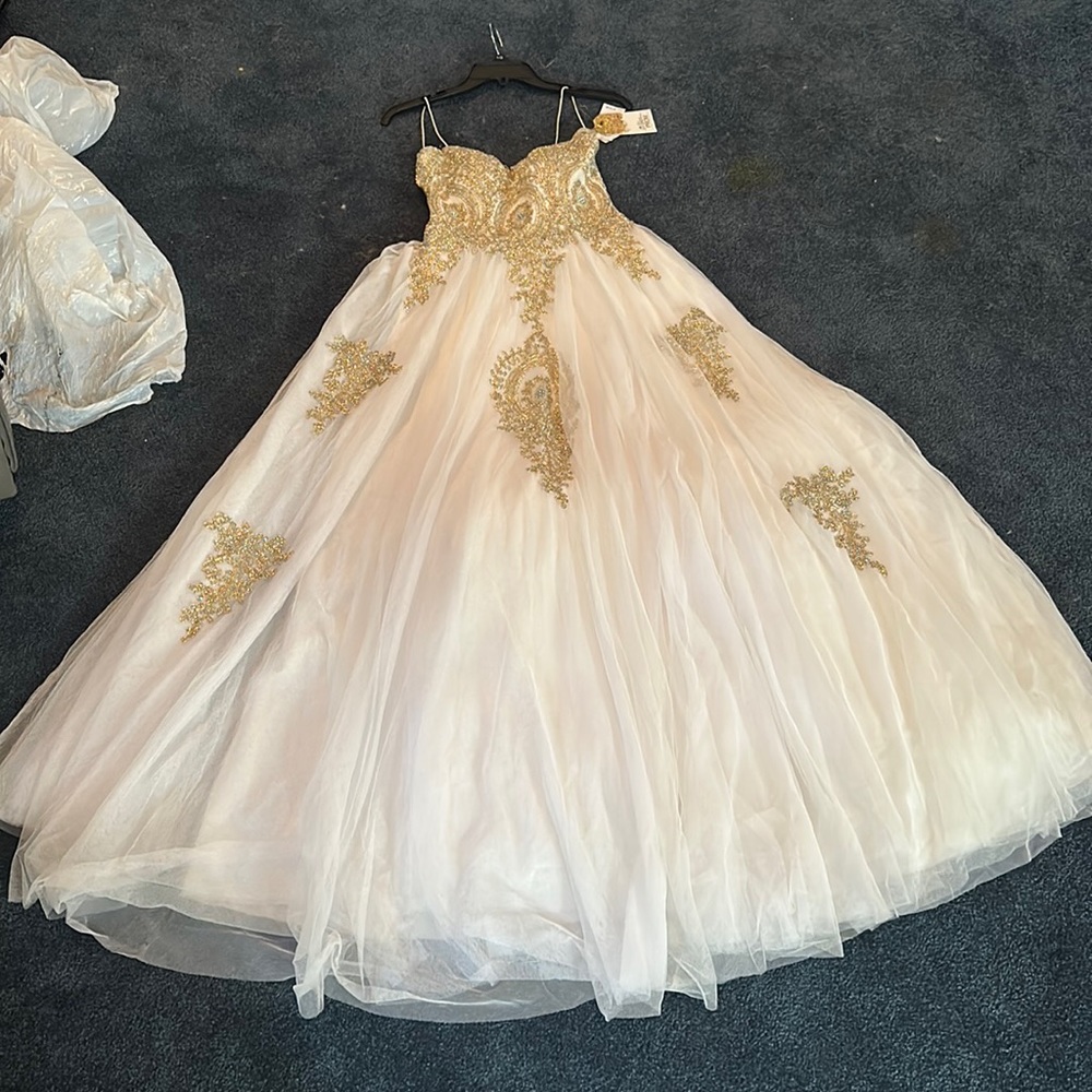 Macy’s Prom Dress NEVER WORN Size 3